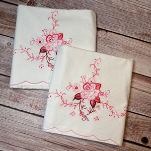 🌸 Vintage Floral Embroidered Pillowcases – Set of 2 – Cottagecore Pink Charm 🩷
